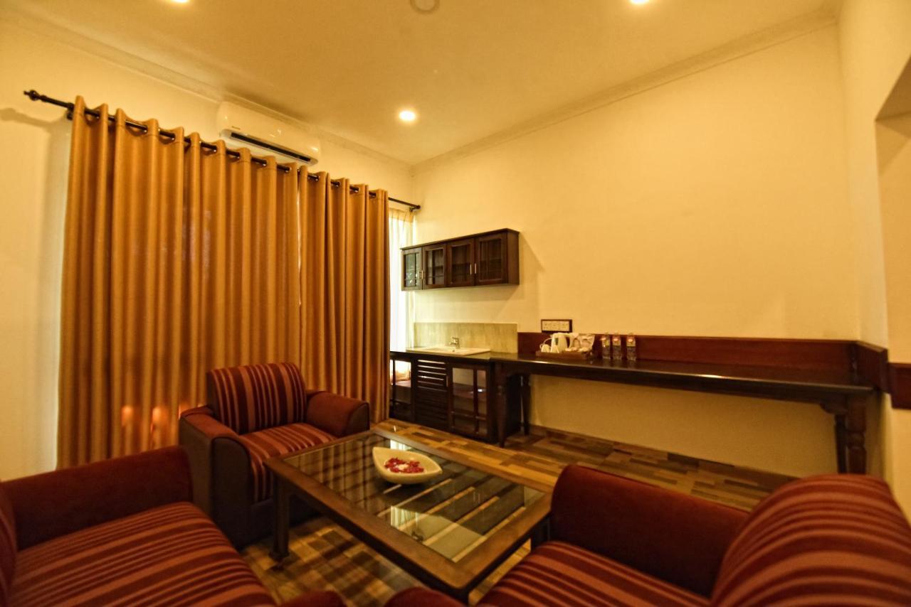Centauria Wild Hotel Udawalawe Buitenkant foto