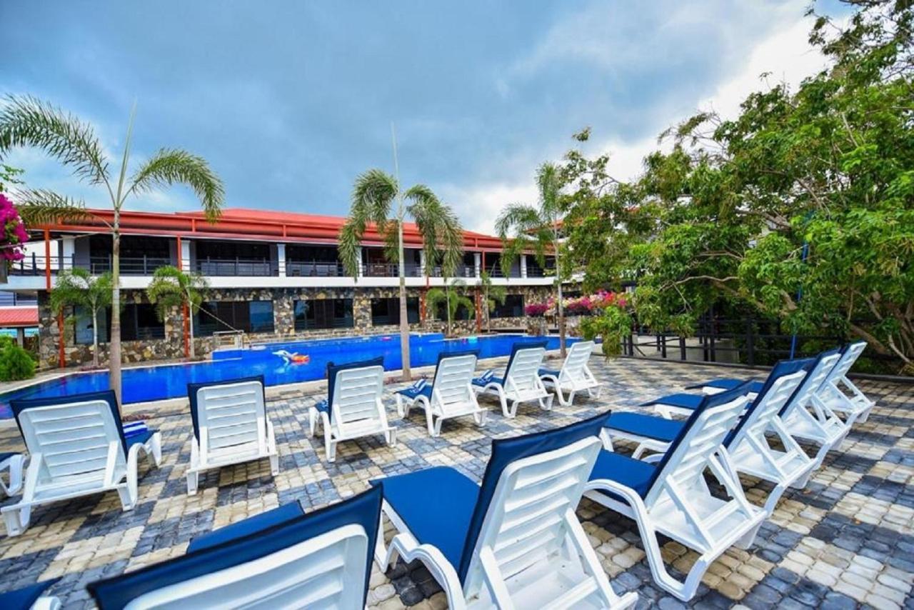 Centauria Wild Hotel Udawalawe Buitenkant foto