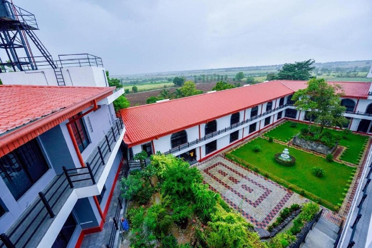 Centauria Wild Hotel Udawalawe Buitenkant foto