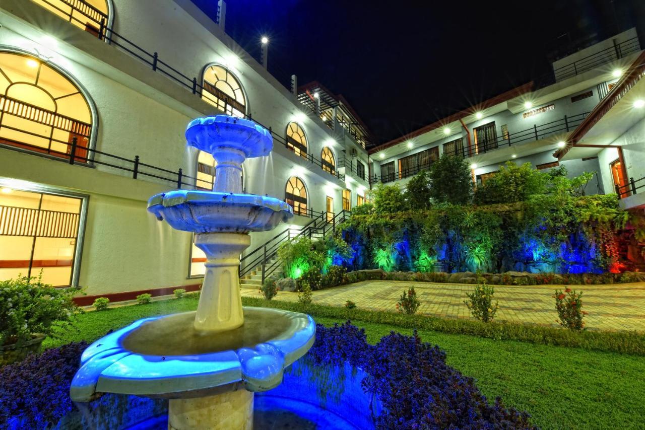 Centauria Wild Hotel Udawalawe Buitenkant foto