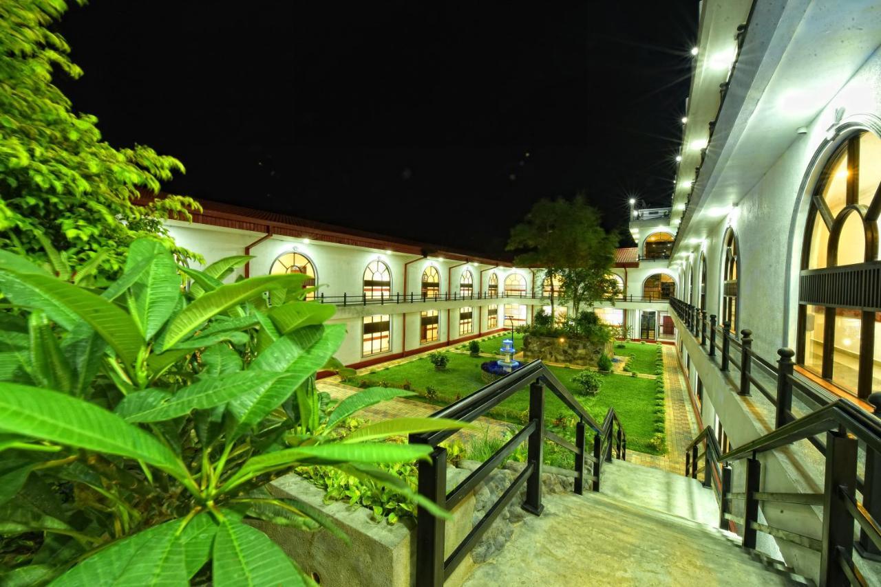 Centauria Wild Hotel Udawalawe Buitenkant foto