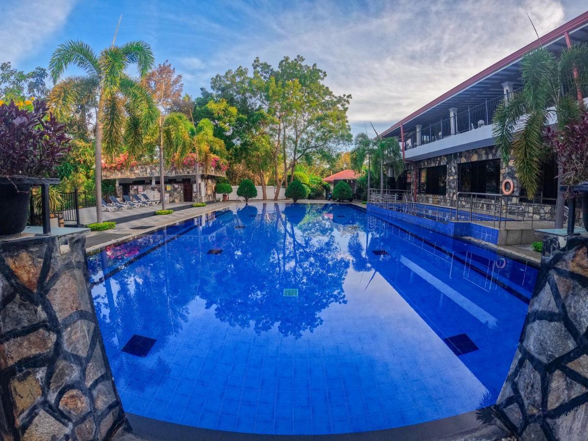 Centauria Wild Hotel Udawalawe Buitenkant foto