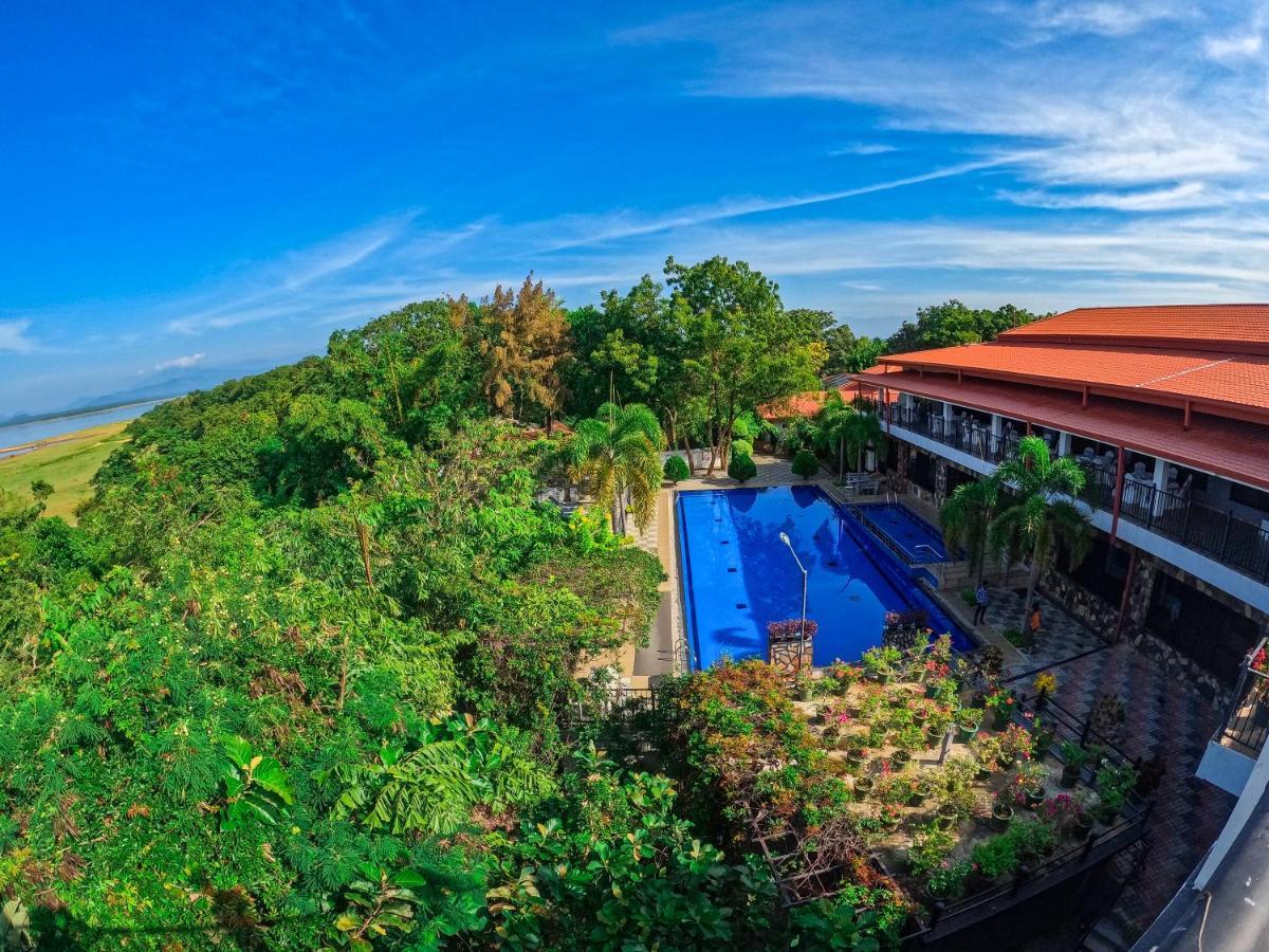 Centauria Wild Hotel Udawalawe Buitenkant foto