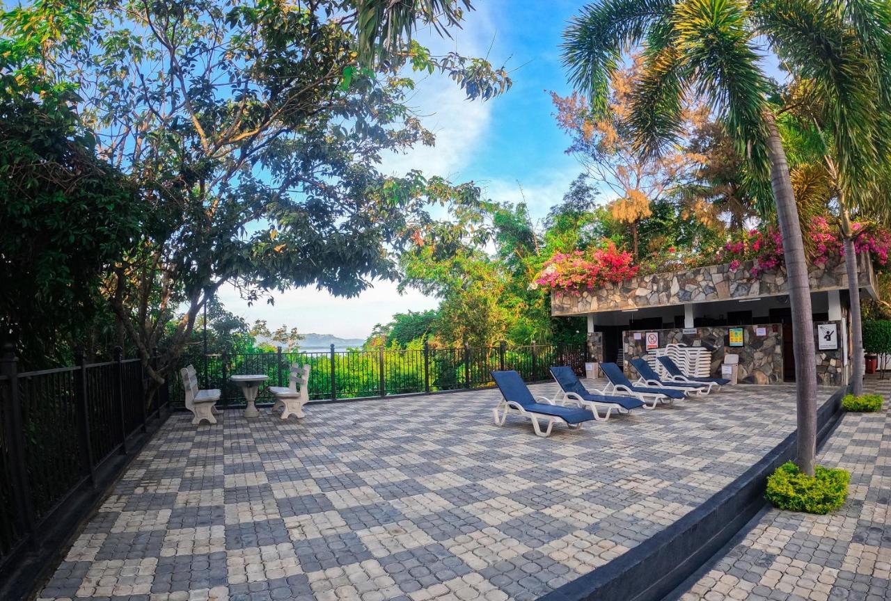 Centauria Wild Hotel Udawalawe Buitenkant foto