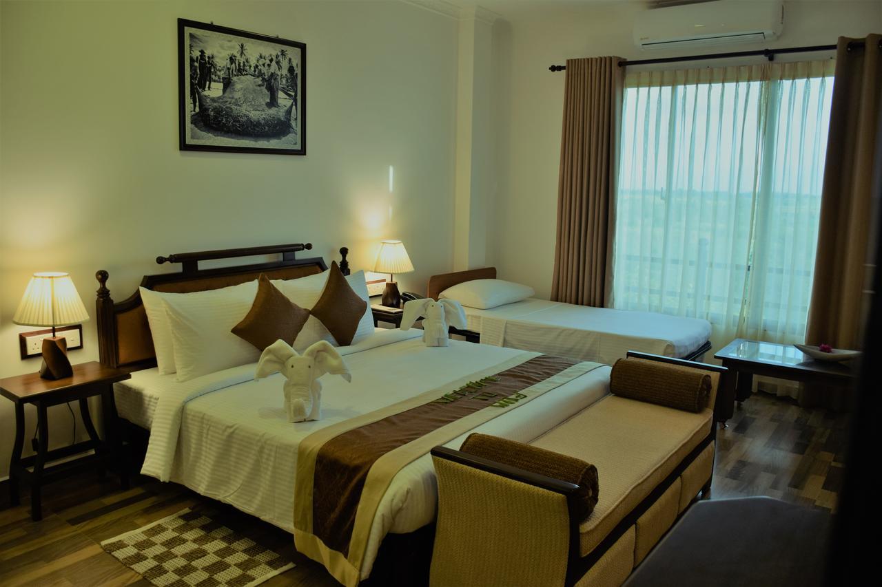 Centauria Wild Hotel Udawalawe Buitenkant foto