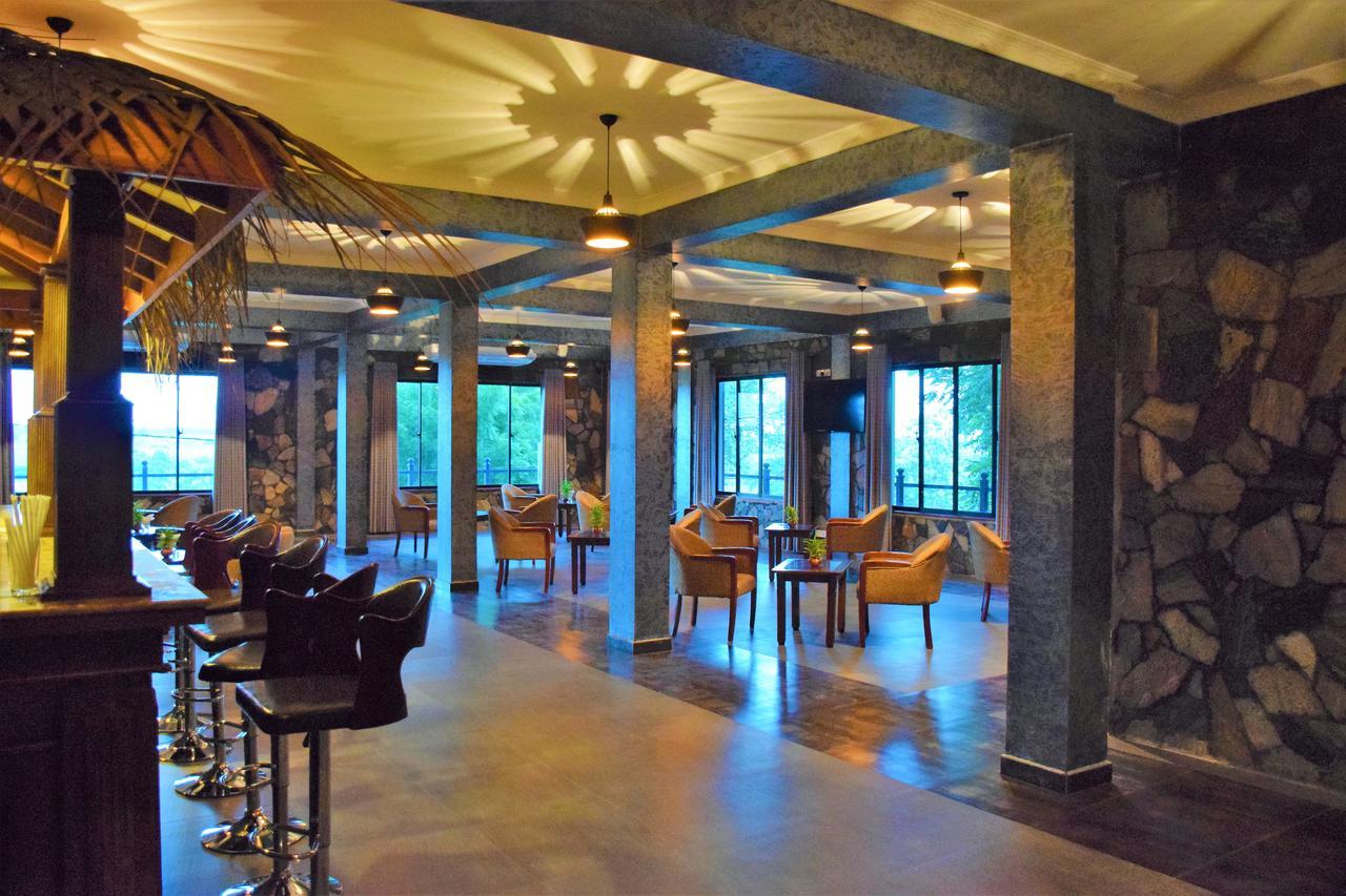 Centauria Wild Hotel Udawalawe Buitenkant foto